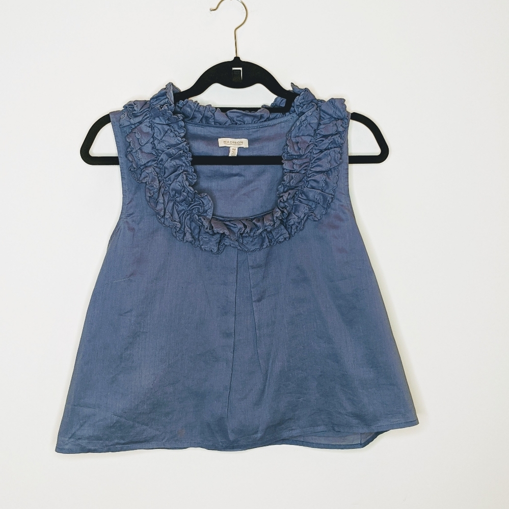 5/$20 💕 Madison Ruffled Collar Sleeveles Blouse